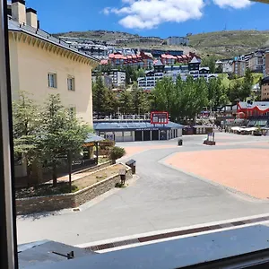 Dornajo En La Plaza , Sierra Nevada España